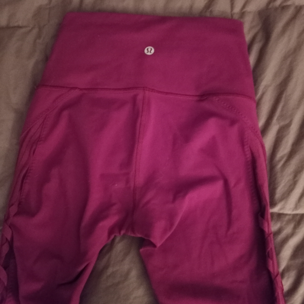Lululemon Cropped Yoga Leggings purple plum